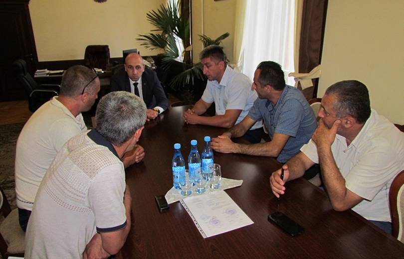 Встреча сотрудников завода с губернатором Лоринской области Андреем Гукасяном